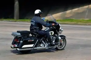 policier à moto