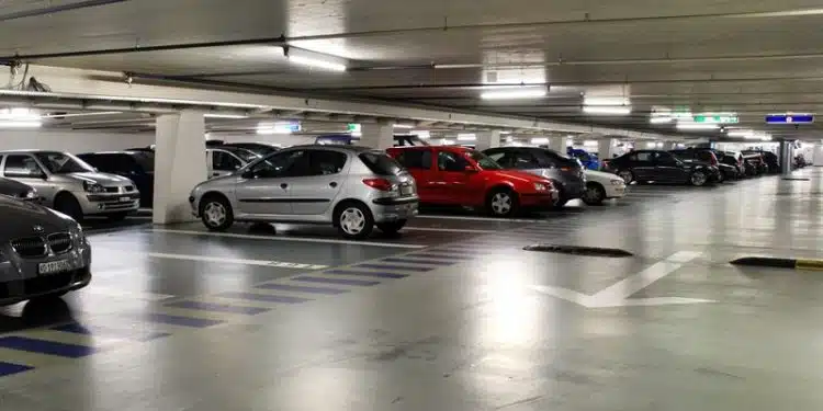 Comment trouver facilement une place de parking en vacances