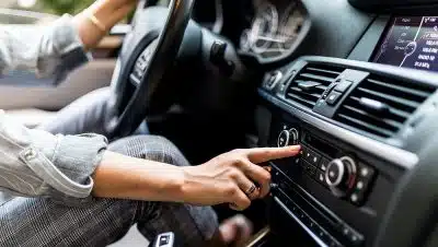 Déverrouiller votre autoradio : la solution en quelques étapes simples