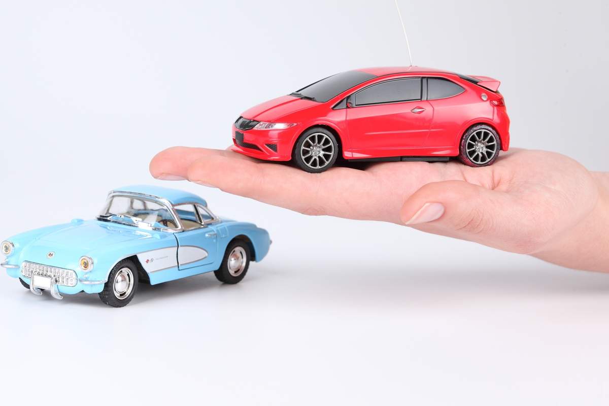 Une voiture couverte par une assurance auto comparée à une autre