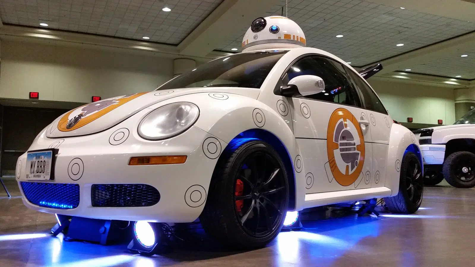 Photographie d’une voiture autonome exposée au Star Wars Celebration à Orlando en 2017 pour illustrer le site des ventes aux enchères en ligne Adesa