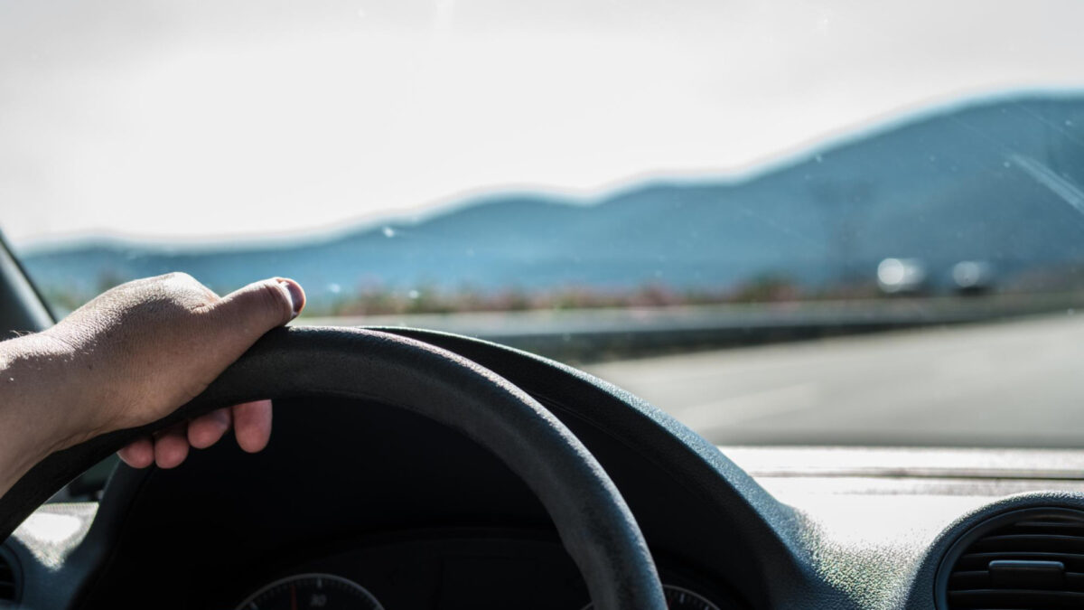 Qu’est-ce qu’une vignette crit’air et pourquoi est-elle essentielle pour circuler en ville ?