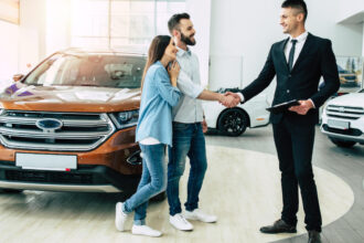 Voiture d'occasion : pourquoi privilégier l'achat chez un concessionnaire ?